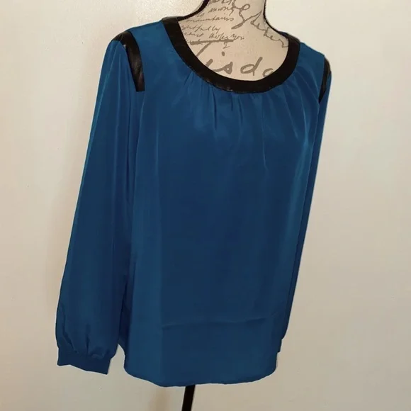 ▪️Antonio Melani Leather Trim Accent Top▪️ - Picture 2 of 11